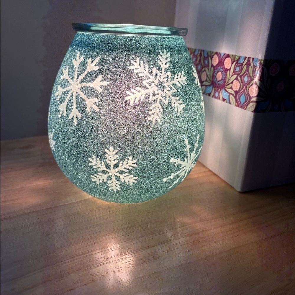 Scentsy Crystallize Blue Warmer